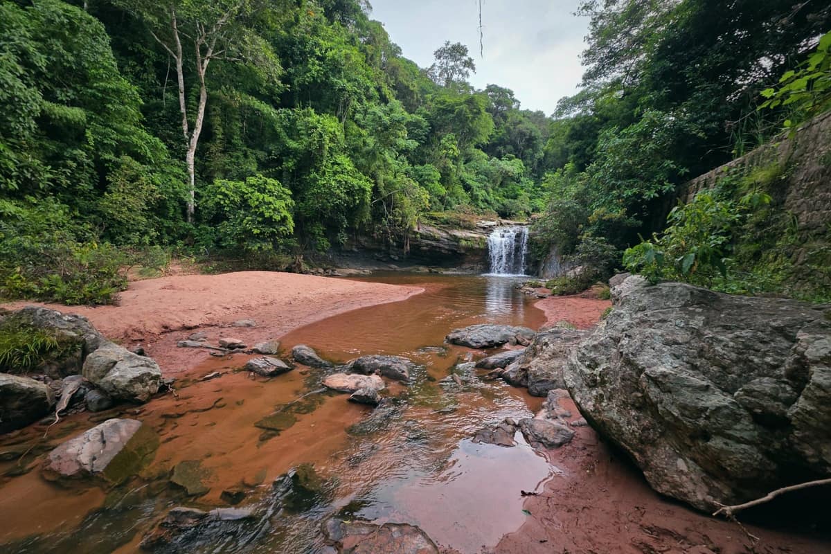 Red falls in the Peruvian jungle